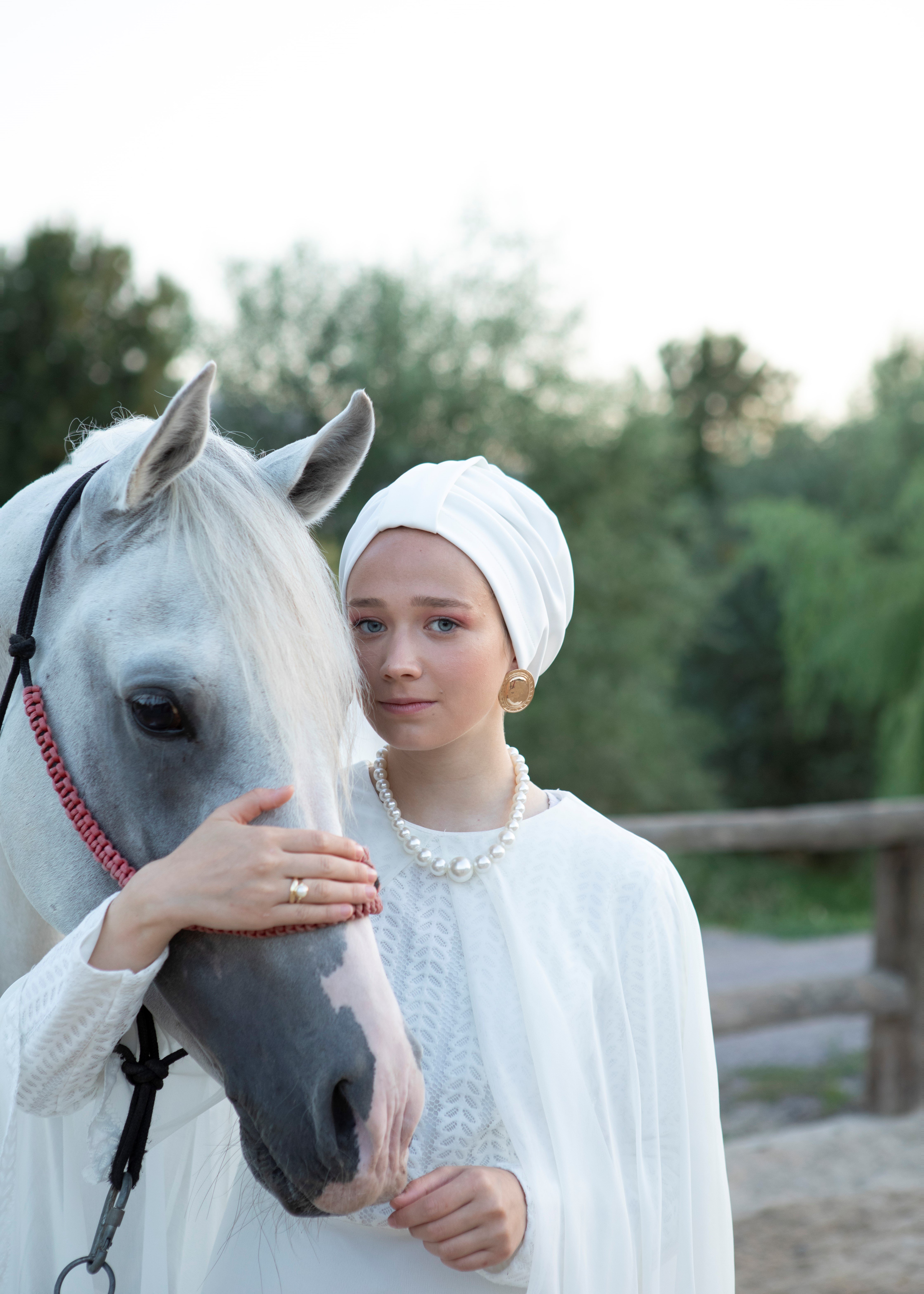 Pearly Beyaz: Ozel Tasarım Bone