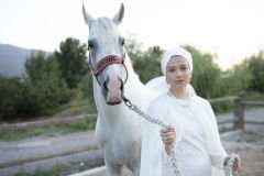 Pearly Beyaz: Ozel Tasarım Bone