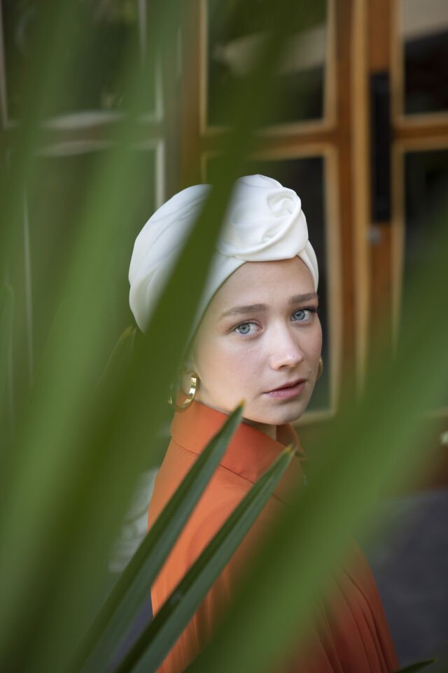 Simya Kırık Beyaz Detaylı Bone