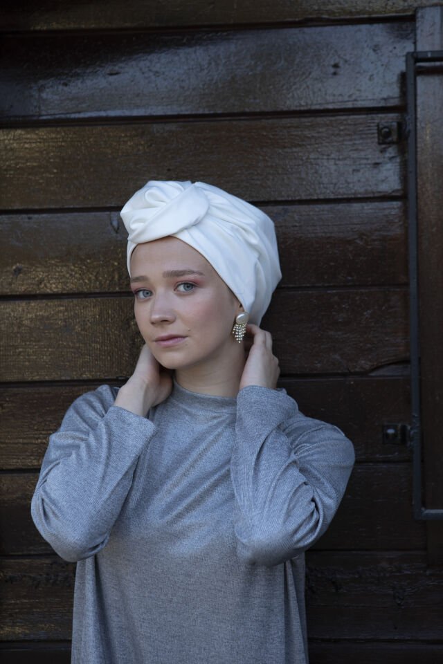 Simya Kırık Beyaz Detaylı Bone