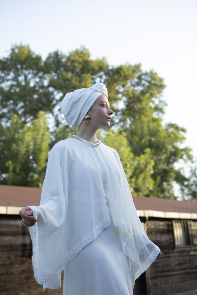 Simya Kırık Beyaz Detaylı Bone