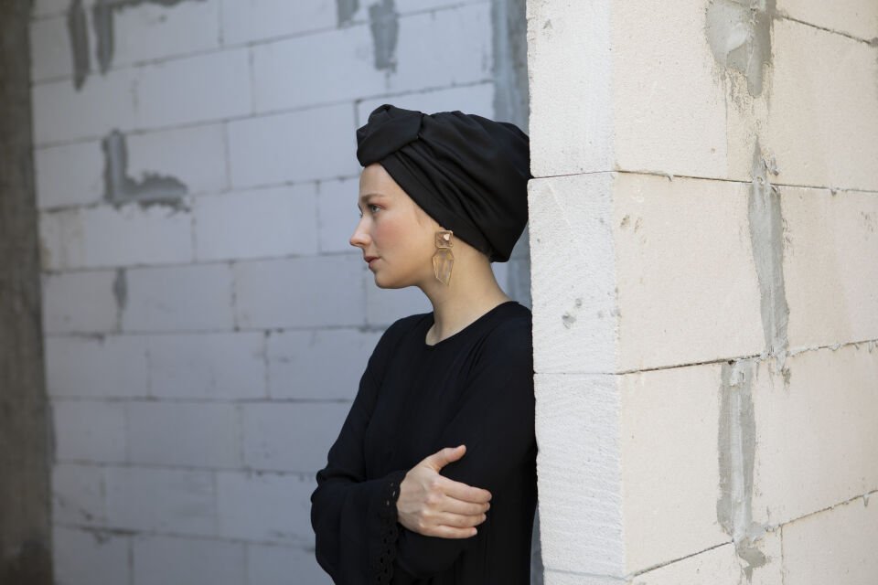 Simya Siyah Detaylı Bone