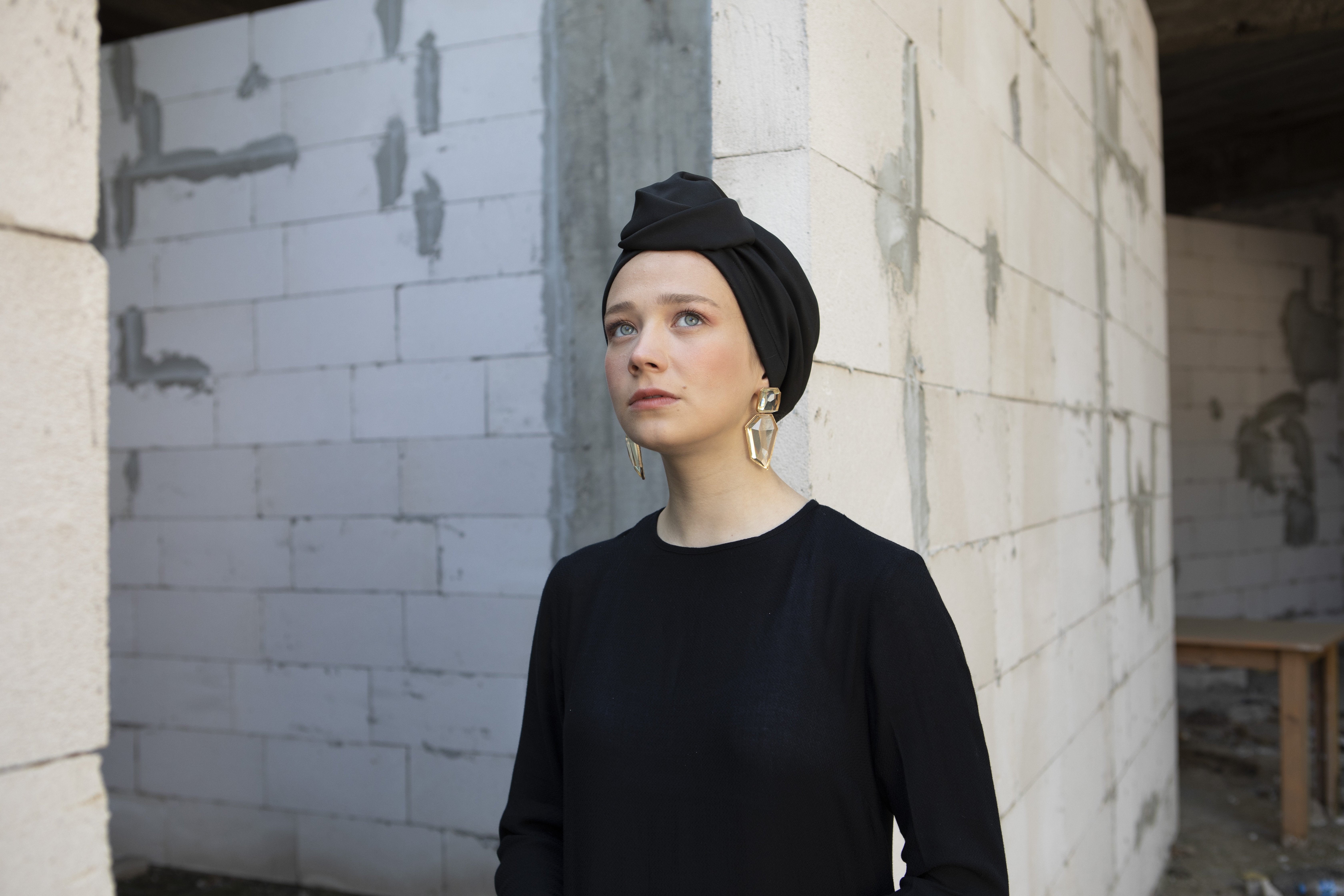 Simya Siyah Detaylı Bone