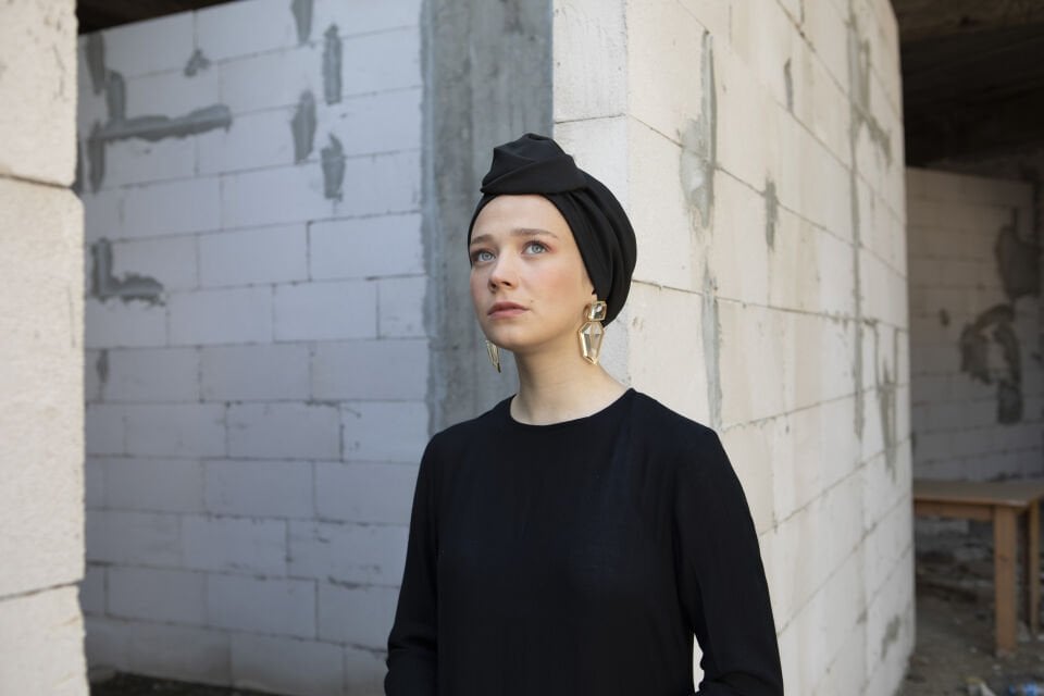 Simya Siyah Detaylı Bone