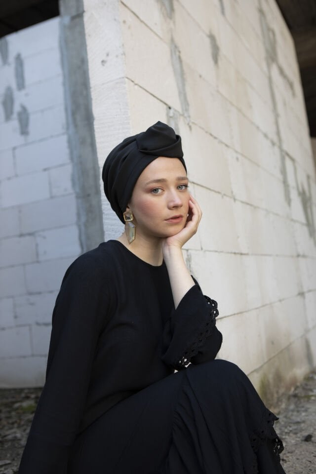 Simya Siyah Detaylı Bone