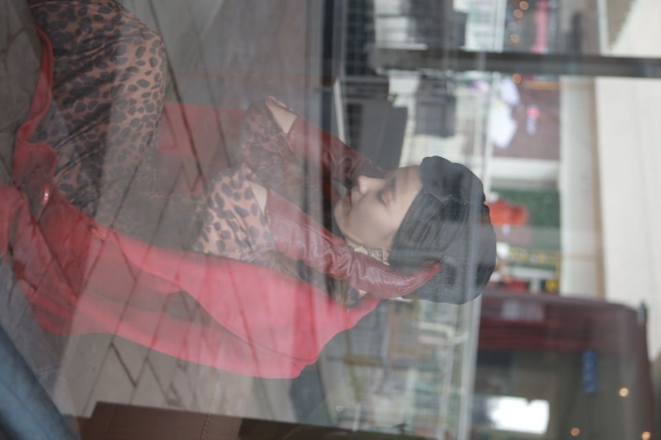 Işıltılı Siyah Bone