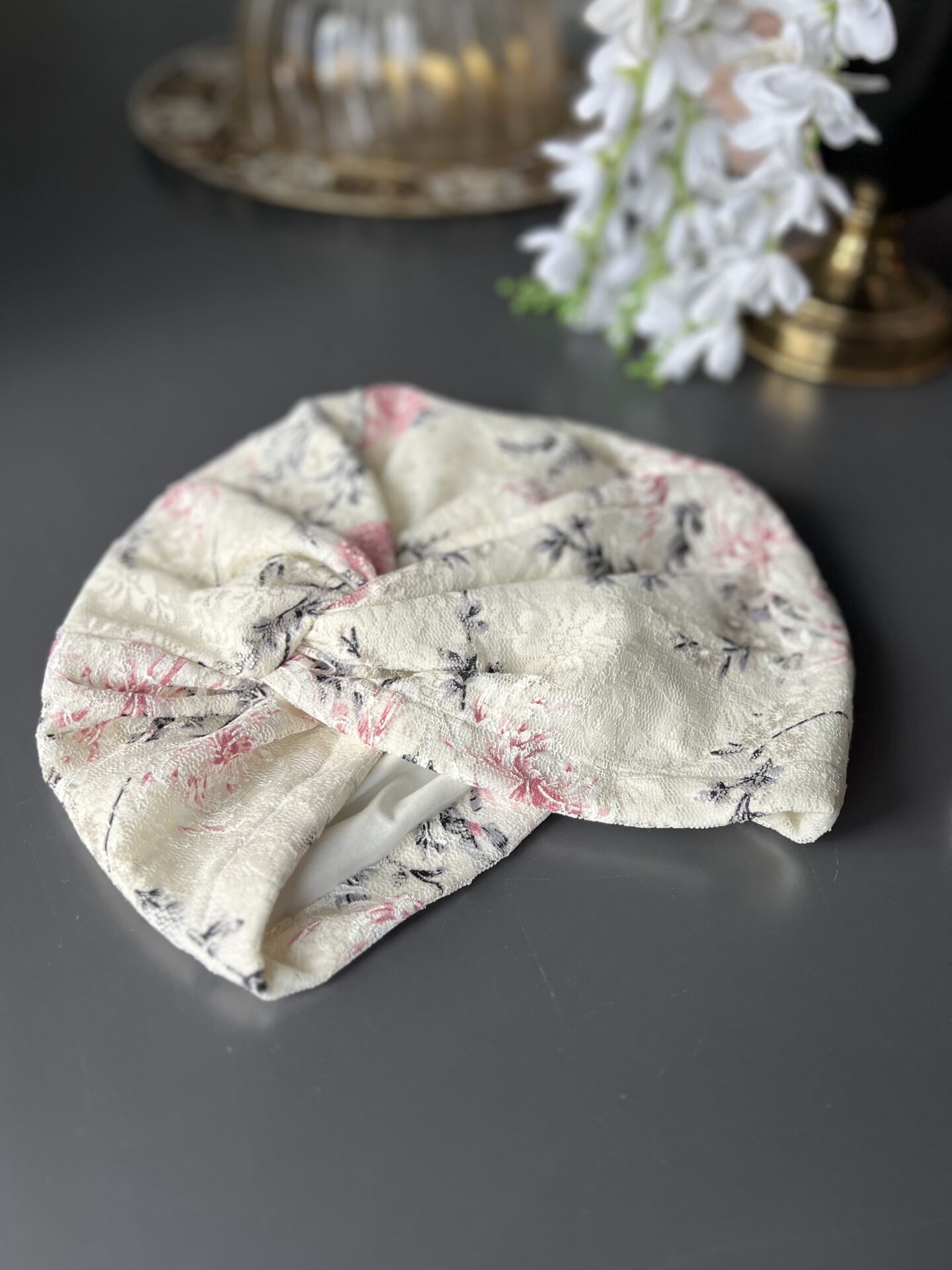 Helen Bone /Beyaz Dantel Etkisi