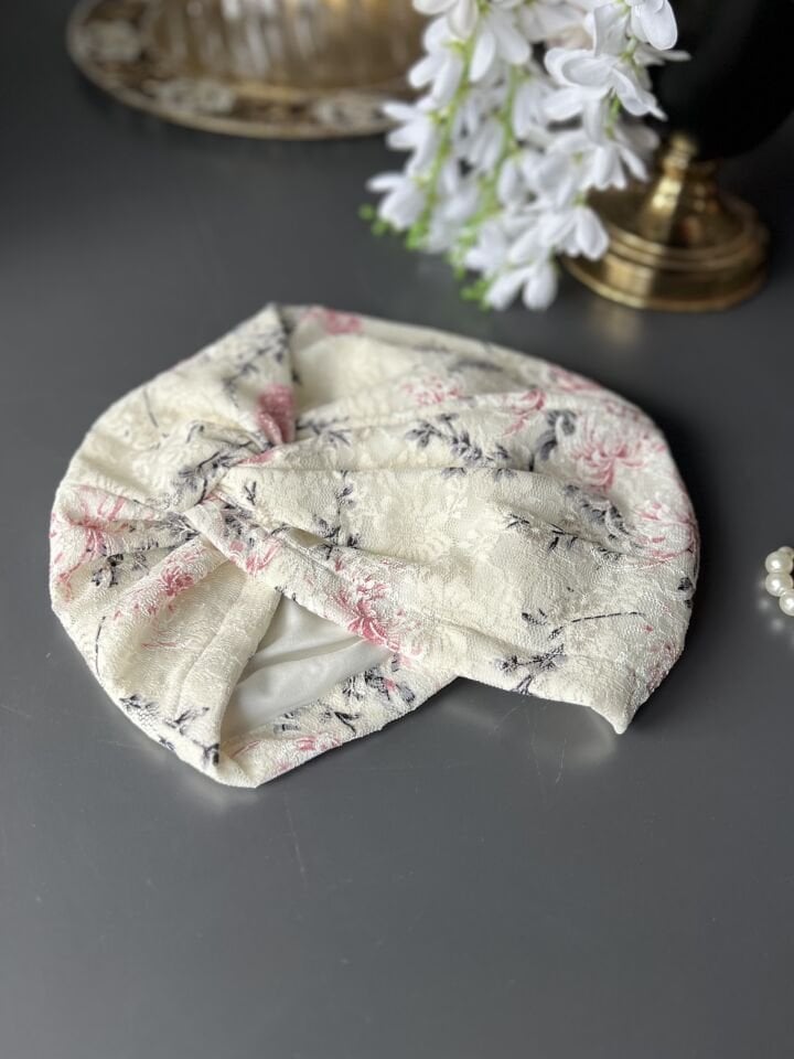 Helen Bone /Beyaz Dantel Etkisi