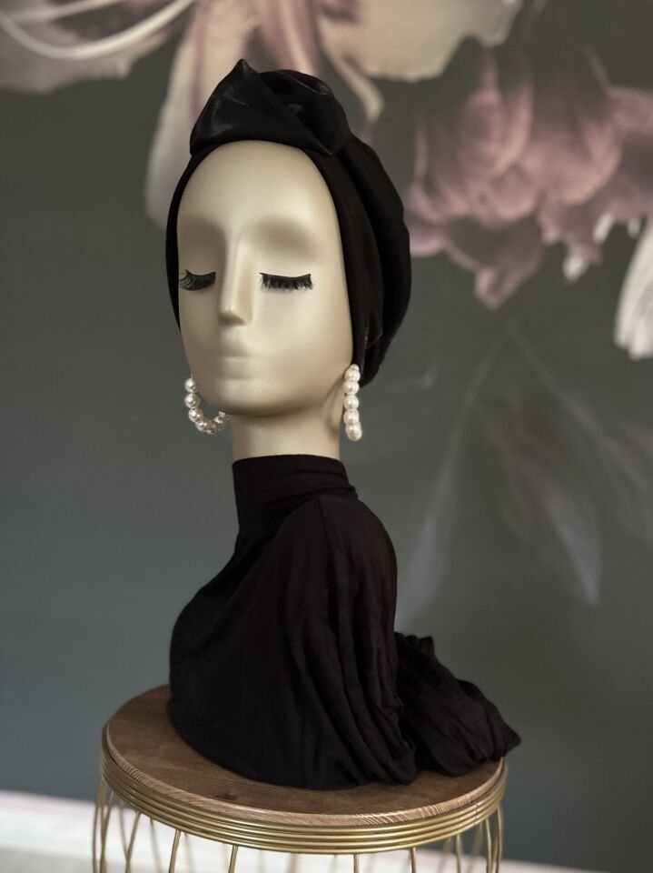 Hafif Parlayan Siyah Simya Bone