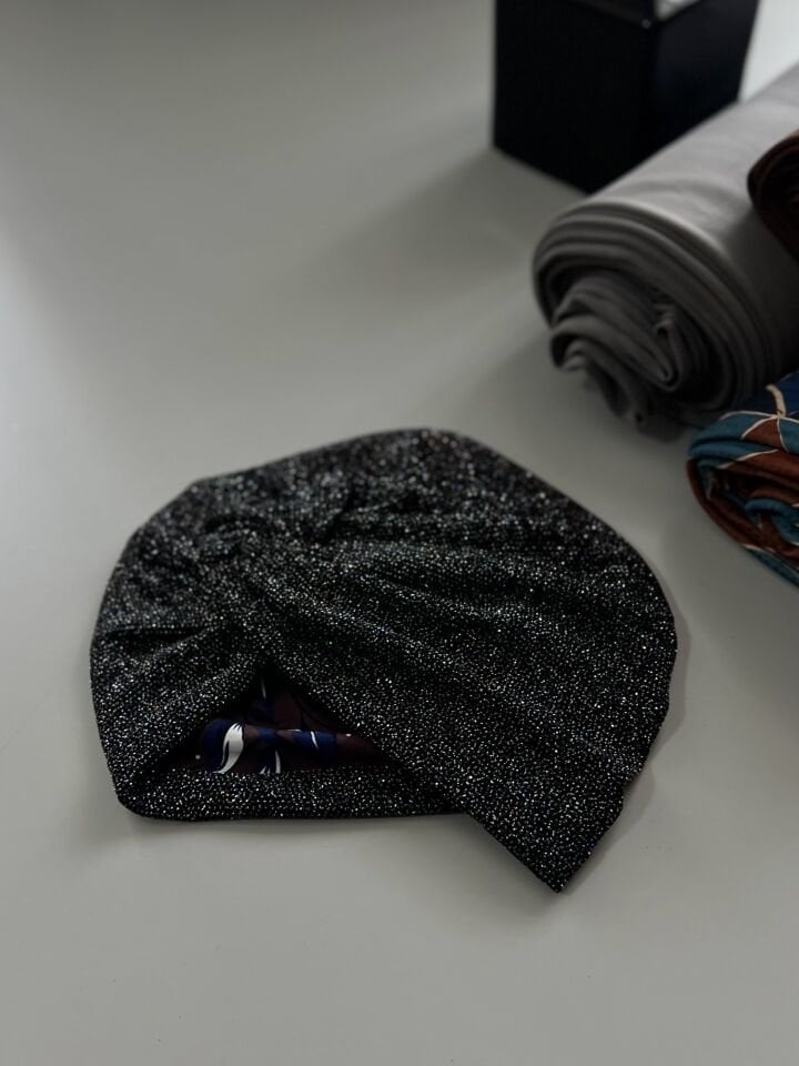 Party Zamanı Siyah Işıltılı Bone